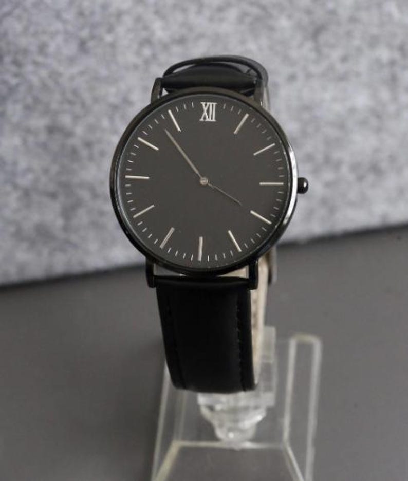 Montre en cuir marron minimaliste personnalisée personnalisée pour homme, cadeau pour mari, montre en métal personnalisée, cadeau gravé, cadeau de Noël Black+Black Case