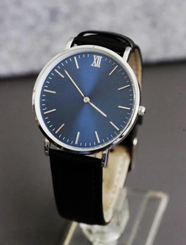 Montre en cuir marron minimaliste personnalisée personnalisée pour homme, cadeau pour mari, montre en métal personnalisée, cadeau gravé, cadeau de Noël Black+Blue Case