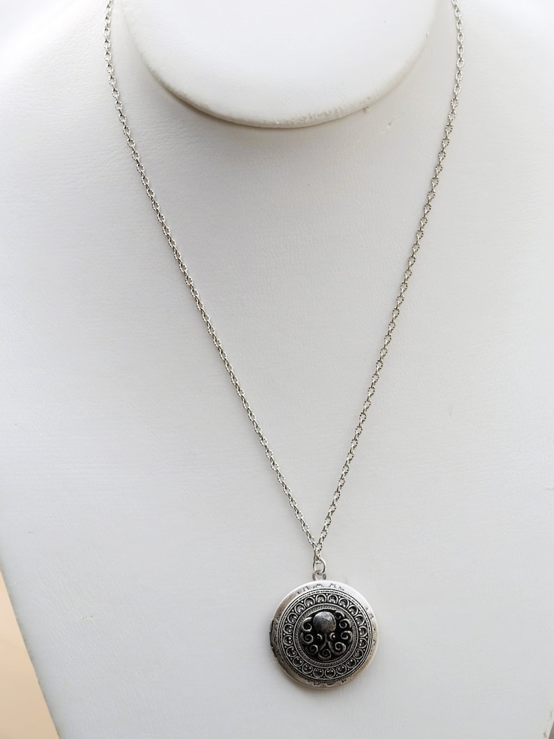 Silver Locket,Jewelry Gift,locket necklace,photo locket,vintage style locket,Wedding Necklace,bridesmaid necklace Octopus,Locket