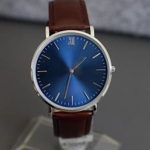 Montre en cuir marron minimaliste personnalisée personnalisée pour homme, cadeau pour mari, montre en métal personnalisée, cadeau gravé, cadeau de Noël Brown+Blue Case