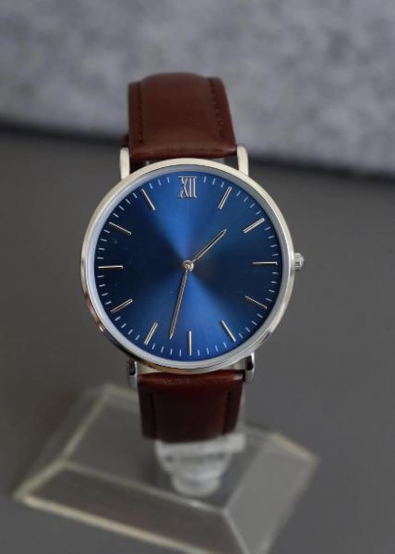 Montre en cuir marron minimaliste personnalisée personnalisée pour homme, cadeau pour mari, montre en métal personnalisée, cadeau gravé, cadeau de Noël Brown+Blue Case