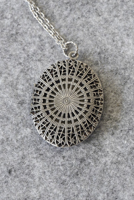 Filigree locket 2024