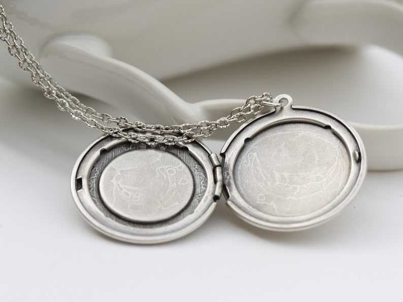 Silver Locket,Jewelry Gift,locket necklace,photo locket,vintage style locket,Wedding Necklace,bridesmaid necklace Octopus,Locket
