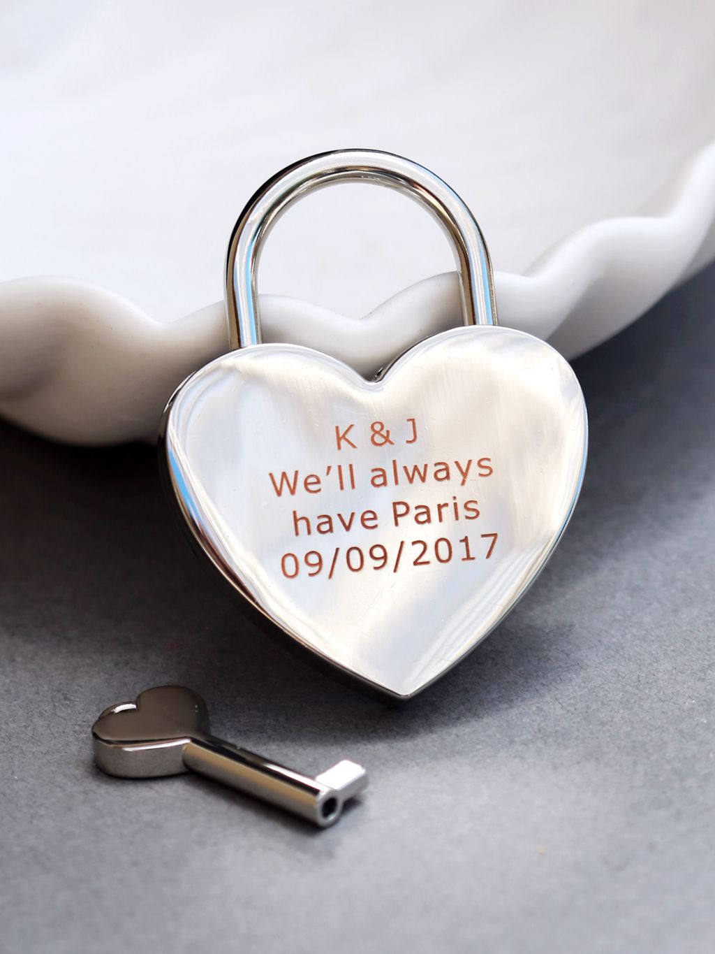 Liefdesslot, hartslot, aangepast slot, zilveren hart liefde hangslot met sleutel, gegraveerd slot, gepersonaliseerd hangslot