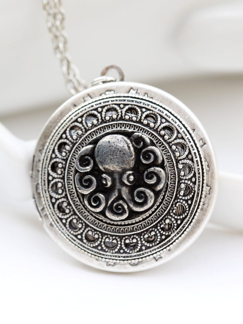 Silver Locket,Jewelry Gift,locket necklace,photo locket,vintage style locket,Wedding Necklace,bridesmaid necklace Octopus,Locket