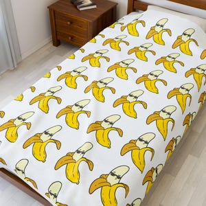 Funny Banana Blanket, Hilarious Fruit Throw for Couch, Gag Gift for Adults, Cozy Meme Decor