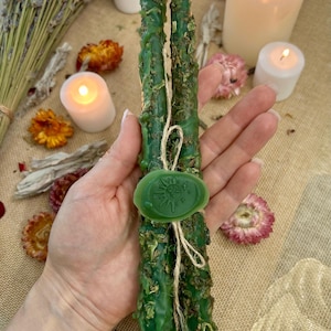 Flow of Abundance Candle – Money Attraction Ritual, Prosperity Spell, Green Herbal Candle with Basil & Mint, Wealth Manifestation Candle