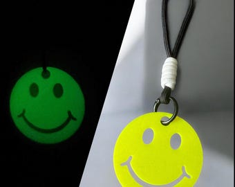 Glow-in-the-Dark Smiley Keychain – Luminous Acrylic Pendant – Neon Smiley – Gift Idea – Bag & Backpack Pendant / Child