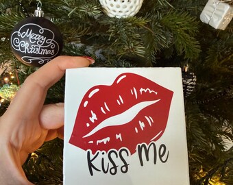 Inspirational quote tile – “Kiss me” – Modern decoration, birthday gift, gift for friends, souvenir