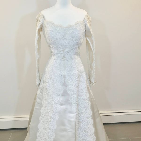 Ein atemberaubendes Hochzeitskleid von Carmela Sutera Größe 2