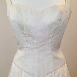 This is a Gorgeous wedding dress by Carmela Sutera size 6 image 2