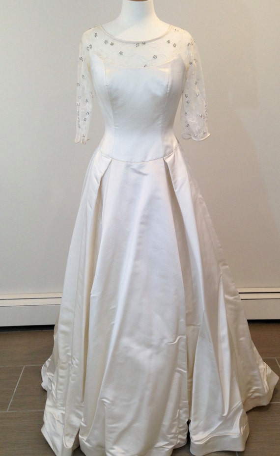 This is a fabulous Nancy Issler wedding dress