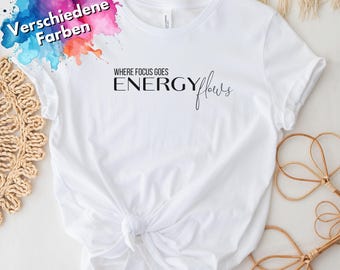 T-shirt spirituel avec citation : Là où se porte l'attention, l'énergie afflue. Cadeau de pleine conscience, yoga, pour votre copine, mode spirituelle, amour de soi, énergie.