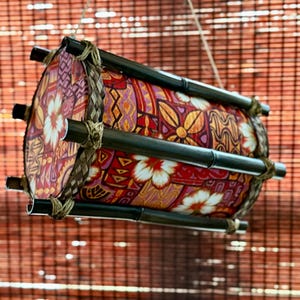 Polynesian Drum Lantern – Vintage Resort Hibiscus Print | Bamboo Tiki Light with Remote LED | Handmade Tropical Bar Decor