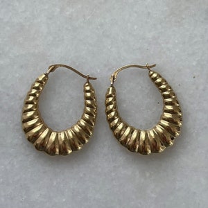 Vintage Solid 14K Yellow Gold Shrimp Croissant Shell Hoop Earrings Ribbed Puffy 90s Nineties dome hoops chunky chonky minimalist jewelry 585