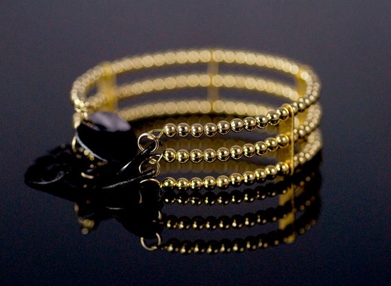 Two Strand No Clasp Blue /& Gold Glass Beads with Gold Leaf Charm Memory Wire Bracelet