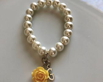 Pearl bracelet, Ivory pearl bracelet with letter and yellow rose, initial bracelet, personalized jewelry, bridesmaids bracelet