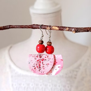 Pendientes media luna en rojos y blancos