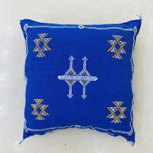 Coussin En Soie, Fait Main Maroc, Broderies Berbères, Moroccan Pillow Cover, Boho Decor, Artisan Gift, Vintage Ethnic Style