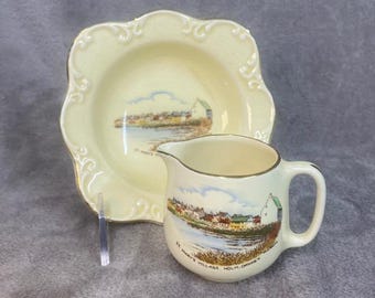 Conjunto vintage de cremeira e tigela Crown Devon Fieldings, St Marys Village, Holm, Ilhas Orkney. Lembrança colecionável da década de 1930.