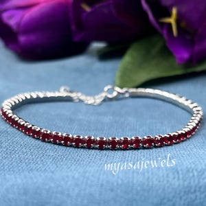 Pulseira de tênis com rubi, pulseira delicada com pedra vermelha, pulseira empilhável de prata esterlina, presente de pedra de nascimento de julho, joia elegante para ela