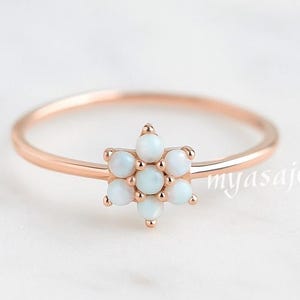 Bague fleur d'opale minimaliste, anneau en argent sterling 925 en or rose, bijoux délicats avec pierre de naissance d'octobre, bague de promesse à empilage délicat