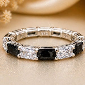 Schwarz-Weiß-CZ Diamant Eternity Ring, 925 Silber voller Eternity Ring, stapelbar Ehering, Minimalist Jahrestag Ring, Geschenk für Sie