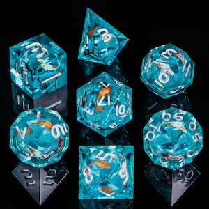 7pcs Resin Liquid Core Dice Set for Fantasy RPG & Tabletop Games – Dragon-Themed Dice, Pathfinder Compatible, Roleplaying Game Dice Set