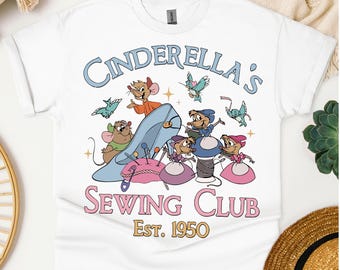 Camiseta vintage de Disney "El Club de Costura de Cenicienta", 1950, con la princesa Cenicienta de Disney, Jaq y Gus Mouse, y camiseta de vacaciones familiares de WDW Disneyland 2024.