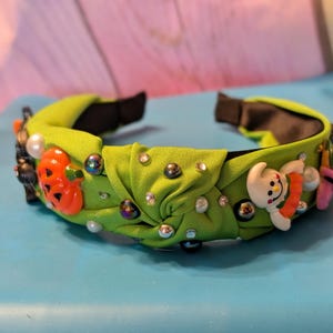 Green Halloween Knotted Beaded Headband – Spooky & Stylish!