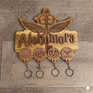 Könnte beinhalten: Eine weiße Keramik-Tasse mit schwarzem Henkel und dem Text "But First, Coffee" in handschriftlichem Stil. Die Tasse steht auf einer weißen Oberfläche. Die Tasse ist etwa 10 cm hoch.