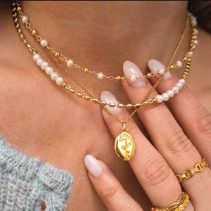 18K Gold Plated Rose Necklace: Waterproof Floral Pendant