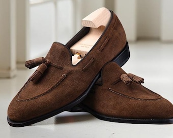 Mocasines de ante marrón hechos a mano con borlas para hombre, zapatos de vestir clásicos sin cordones
