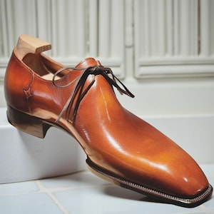 Sapatos masculinos italianos com cadarço e sola GYW feitos à mão, calçados com sola de couro, calçados formais para escritório, calçados clássicos de couro para negócios e casamentos