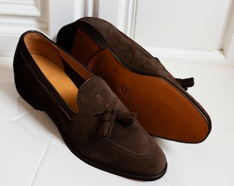 Mocasines de ante marrón hechos a mano con borlas para hombre, zapatos de vestir clásicos sin cordones