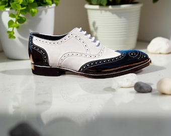 Handgefertigte zweifarbige Leder Brogue Schuhe: Klassischer Wingtip Oxford