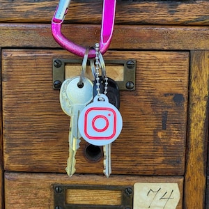 NFC Social Media Keychain – Tap to Share Instagram, TikTok, Facebook – 3D Printed Custom Key Tag
