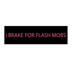 Jag bromsar för flashmobs Lekfulla bildekaler för bilresor, udda citat, flashmob-humor