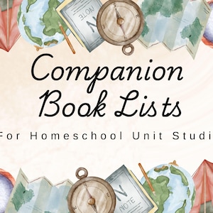 Pode incluir: Ilustra&ccedil;&atilde;o em aquarela com o texto "Listas de Livros Companheiros para Estudos de Unidades Dom&eacute;sticas". A imagem apresenta uma b&uacute;ssola, mapas, globos e uma tenda, sugerindo um tema de viagem ou educacional. A paleta de cores inclui bege, marrom, verde e vermelho.