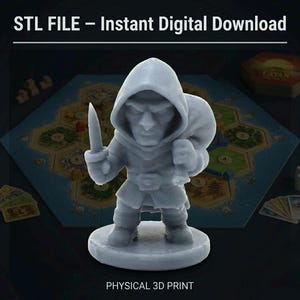 Puede incluir: Figura gris impresa en 3D de un personaje encapuchado sosteniendo un cuchillo y un saco. La figura está sobre una base redonda. El texto "STL FILE - Instant Digital Download" y "PHYSICAL 3D PRINT" se muestran.