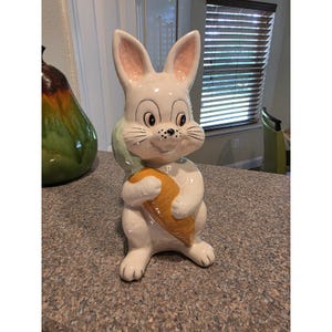 Handcrafted Easter Bunny Rabbit Statue Figurine Ceramic Spring Decor 1979