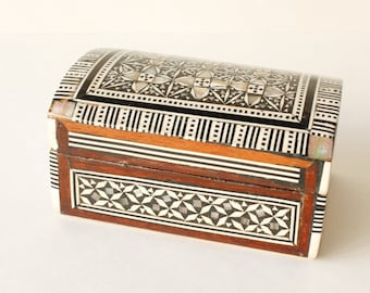 Vintage Wood Trinket Box With Inlay Mother of Pearl