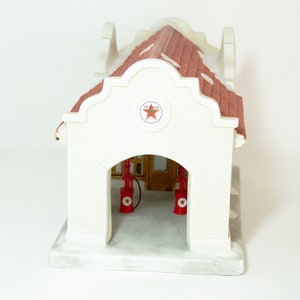 Texaco town filling station christmas