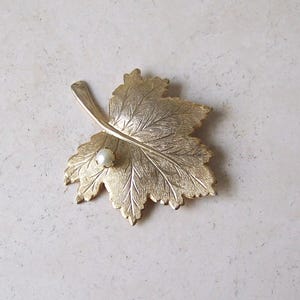 Vintage Sarah Coventry Maple Leaf Brooch