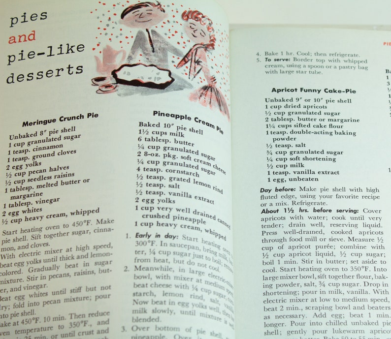 Vintage Book Of Delectable Desserts Good Housekeeping Cookbook 1958
Fabulous Desserts With Step-by-Step Directions.
Some Recipes For Weight Watchers.
The booklet measures 8 1/2 by 6 inches.
Good condition, slight signs of wear and use; NO Stains.
Clean white pages.