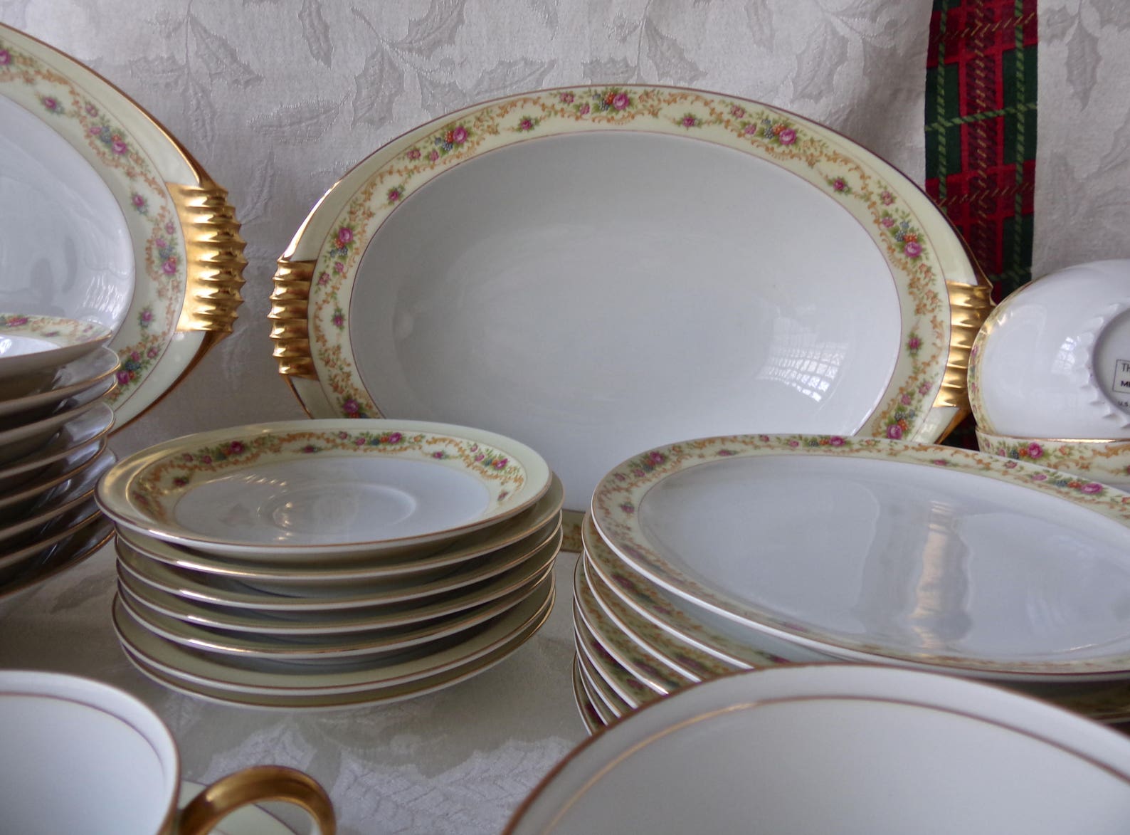 Dinnerware Place Settings for Eight Meito Modern Windsor 22 K Etsy