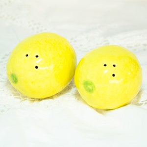 Vintage Lemons Salt and Pepper Shakers Brighten up Your Kitchen