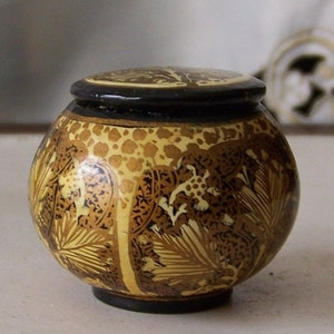 Vintage Wood Trinket Box Leaf Design