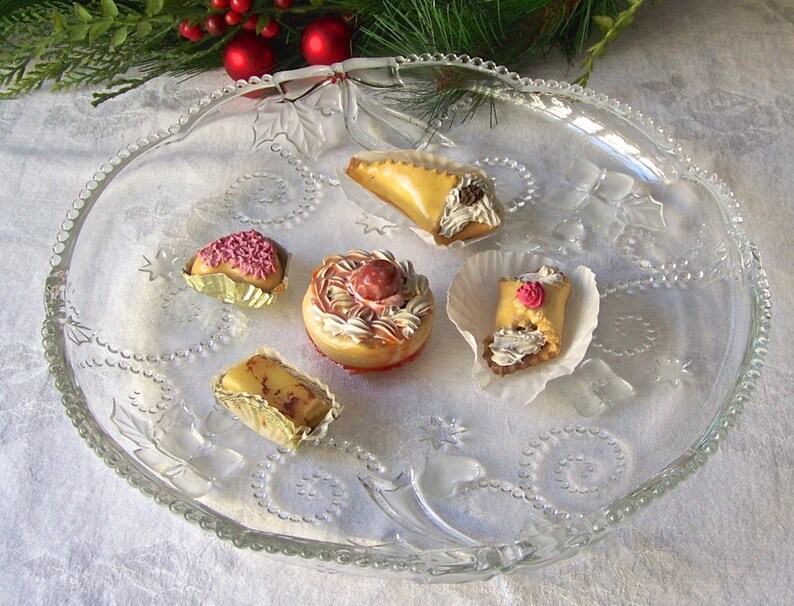 Vintage Serving Plate Dessert Platter Christmas Bow Design
