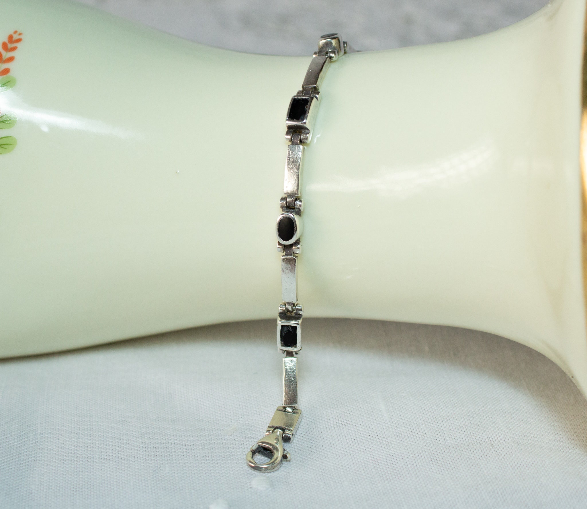 Bracelet Bijou Rétro Vintage - Couleur Argent Avec Cabochons Noirs - Déjà Porté